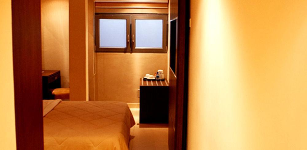Frankie'S Foods And Rooms Accra Eksteriør bilde