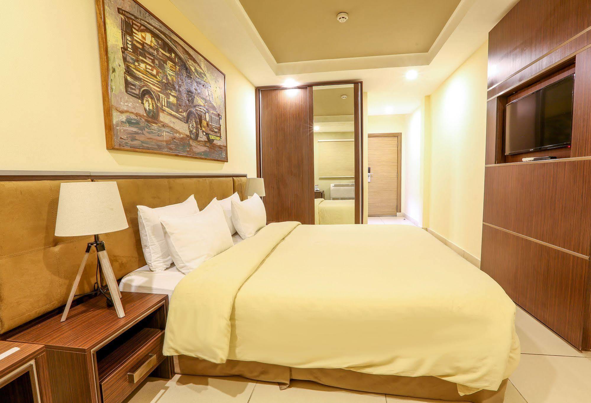 Frankie'S Foods And Rooms Accra Eksteriør bilde